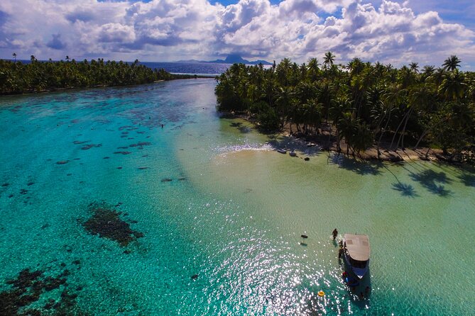 Tahaa Lagoon Tour -Departure Raiatea-Small groups (max 12 p) - La Vallée de la Vanille and Island Farming