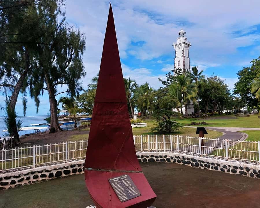 Tahiti Private Half Day Tour. Nature, history and culture - Taharuu Black-Sand Beach: a local coastal stop