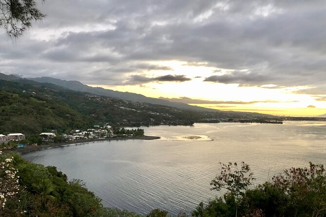 Tahiti: Tour of the East or West Coast (Half Day) - Surf beaches, golf views, and Taharuu