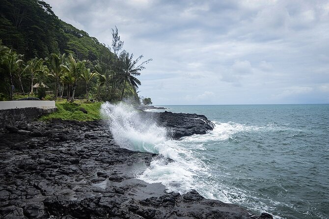 Tahiti: Tour of the East or West Coast (Half Day) - Arahoho Blowhole and Faarumai Waterfalls
