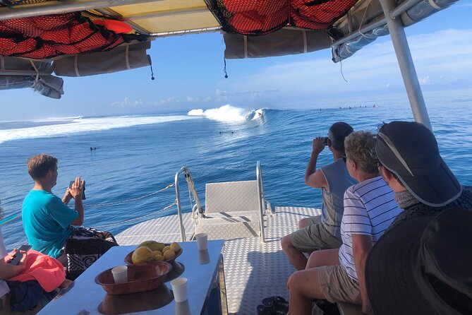 Taxi Boat to Watch the Teahupoo International Surfing Competition - The power of the waves, even in imperfect conditions