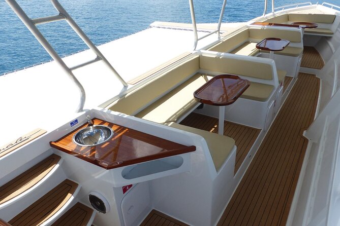The Vanilla tour of Taha'a in a comfortable outrigger canoe - Lunch on a private-feeling motu