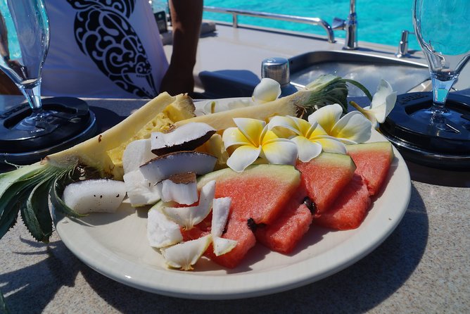 Toa Boat Bora Bora Private Lagoon tour with Lunch on Entertainer Bar Boat - Starting at 9:00 am and getting on the water