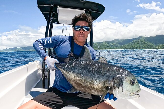 Unique in Raiatea: discover the lagoon, fish, cook, enjoy! - A fishing day with lunch built in