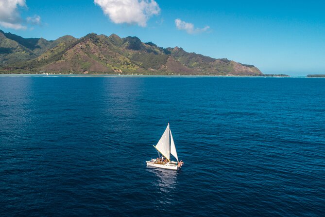 Vaapiti private sunset - Learning the skills of a Polynesian sailor