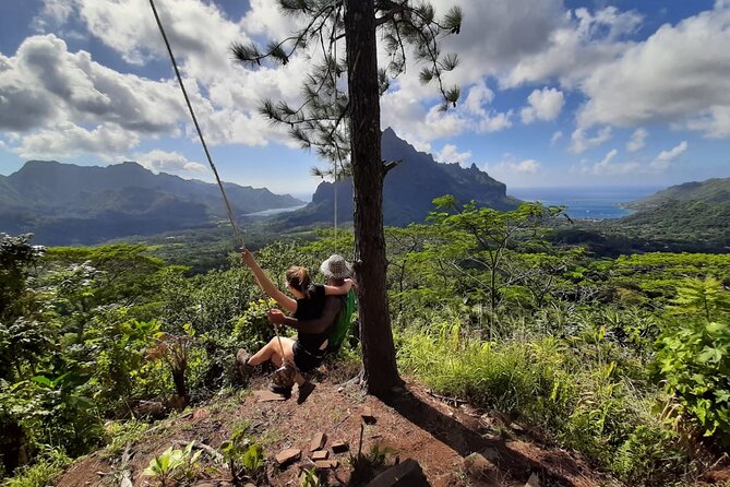Whale watching in Moorea - Swimming with whales requires more than courage