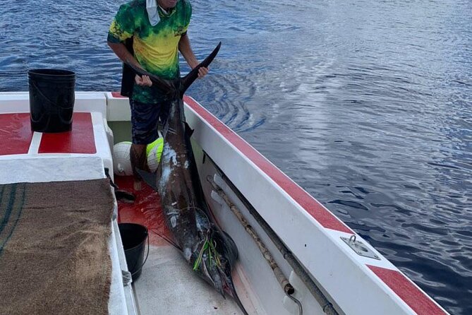Wholesale Fishing in Poti Marara at Tahiti Teahupoo Peninsula - What the private format adds