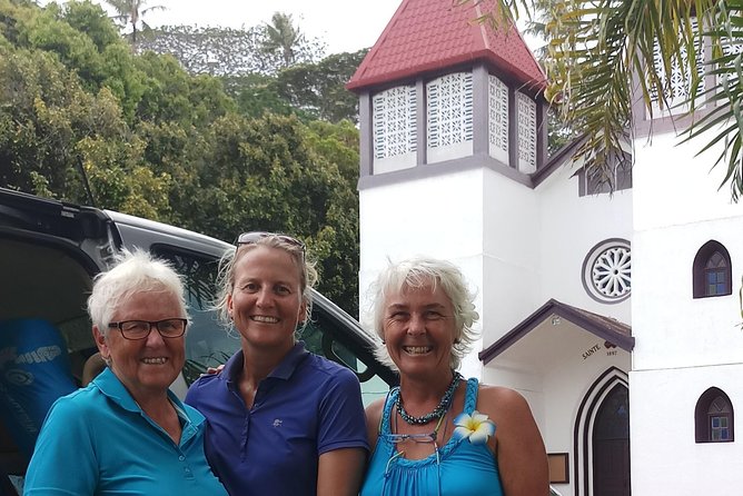 You drive, I guide you - Following Moorea’s pineapple roads